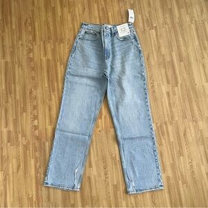 Abercrombie 90’s Straight Jean Ultra High Rise SHORT